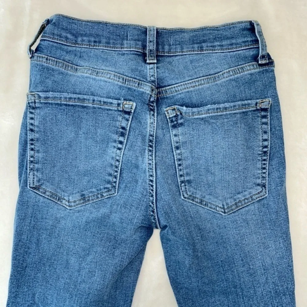 Free People- We The Free- Busted Knee, skinny jeans -‎ sz 25